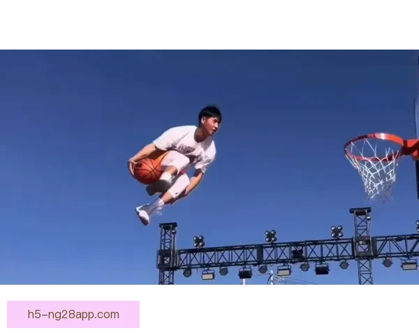 41岁父亲篮板单挑竟被扣碎
